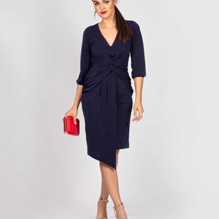 VESTIDO MIDI INVITADA MARINO CON ESCOTE Y FRUNCIDO CINTURA