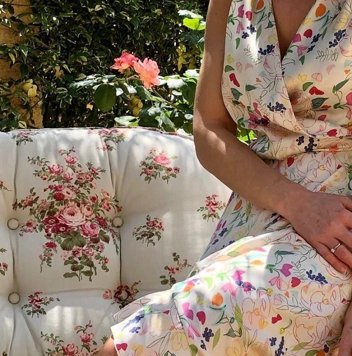 VESTIDO PRIMAVERA CRUZADO SIN MANGAS Y CON VOLANTE