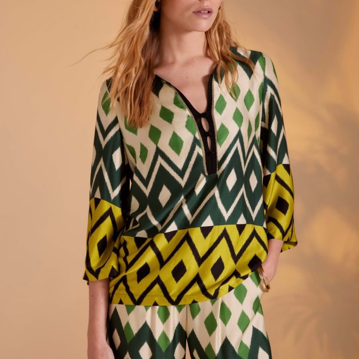 CONJUNTO ARGGIDO BLUSA Y PANTALÓN FLUIDO CON ESTAMPADO GEOMÉTRICO