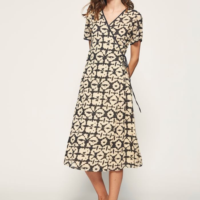 VESTIDO MIDI CRUZADO DE ALGODÓN CON ESTAMPADO BLANCO Y NEGRO