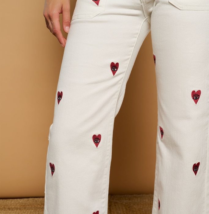 BOSSA JEANS MINUETO BLANCOS CON BORDADOS CORAZONES