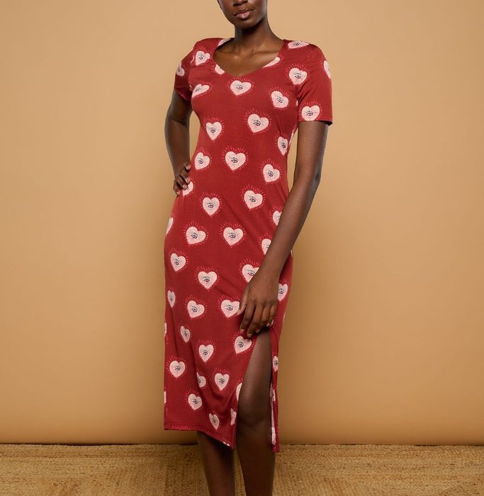 VESTIDO XUCLÁ MINUETO CORTE MIDI COLOR ROJO ESTAMPADO CORAZONES