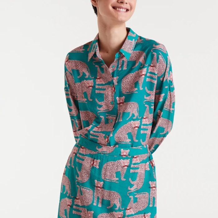 CAMISA CON ESTAMPADO ONCA COMPAÑÍA FANTÁSTICA