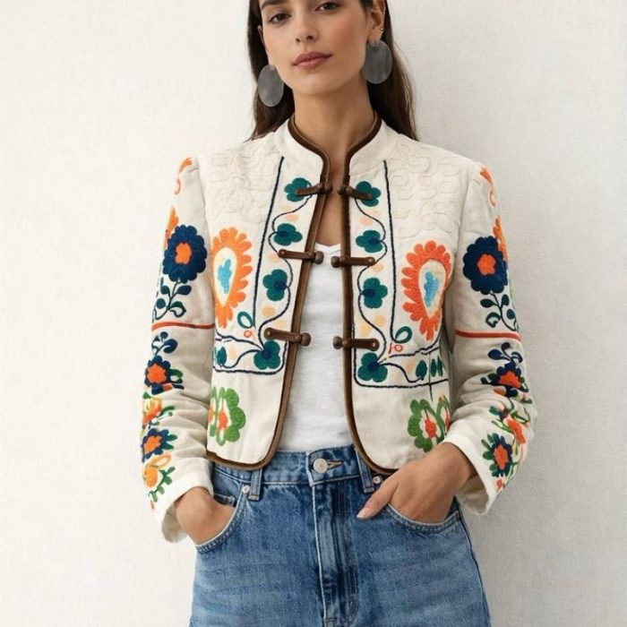 CHAQUETA BOHO CON BORDADO FLORAL MULTICOLOR Y RIBETES