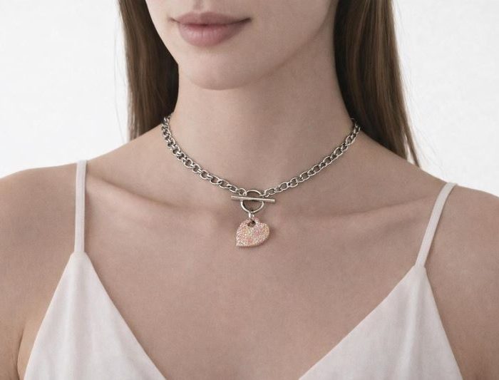 COLLAR CHOKER CON COLGANTE CORAZÓN Y CADENA DOBLE DE ACERO