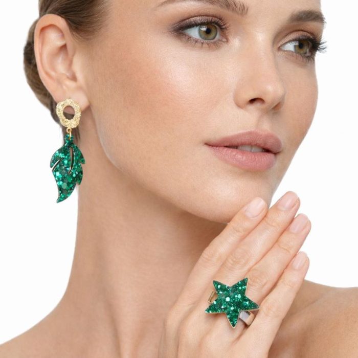 CONJUNTO PENDIENTES HOJA VERDE Y ANILLO ESTRELLA GLITTER