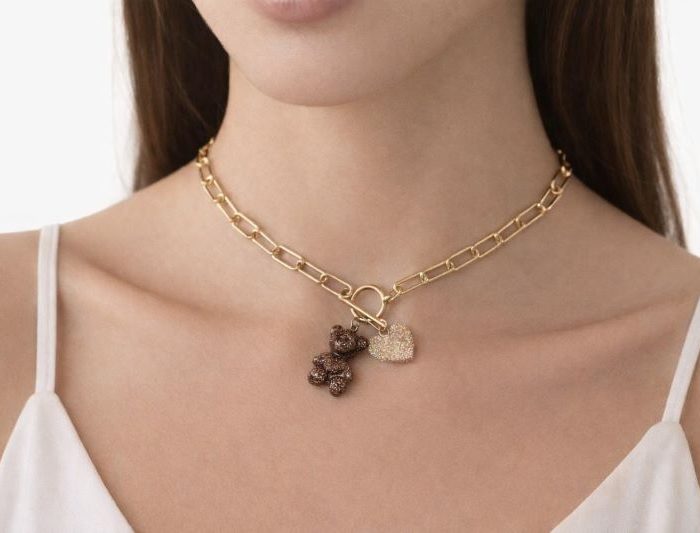 COLLAR CHOKER DE ACERO DORADO CON OSITO Y CORAZÓN