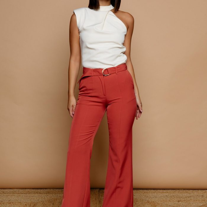Pantalón Teja de Minueto rojo con corte flare y cinturón incluido