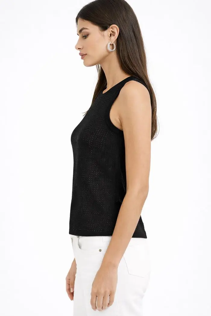 TOP NEGRO CON STRASS Y CUELLO REDONDO LEMAILLE - Imagen 2