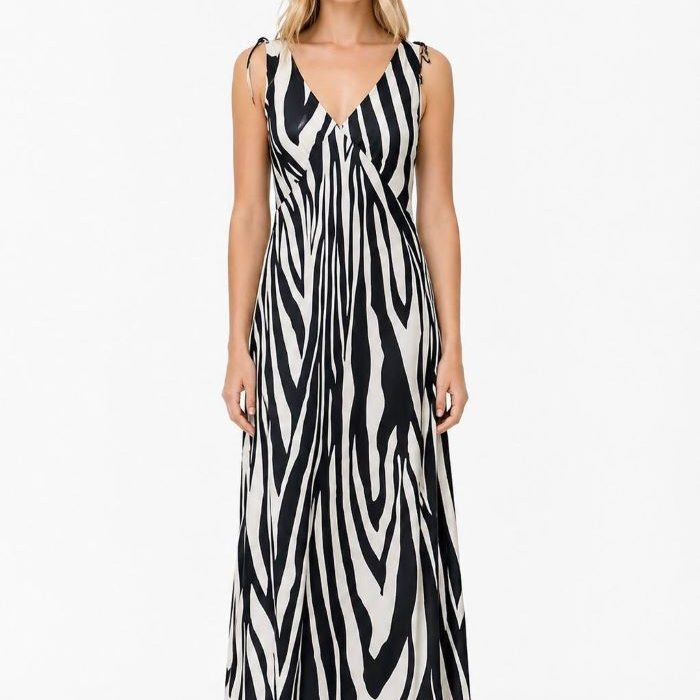 Vestido largo estampado zebra blanco y negro de punto fino canalé con tirantes ajustables y escote en pico de Malalá.