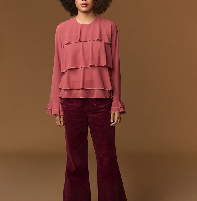 Blusa rosa Baroque Top de Minueto con volantes delanteros y manga larga