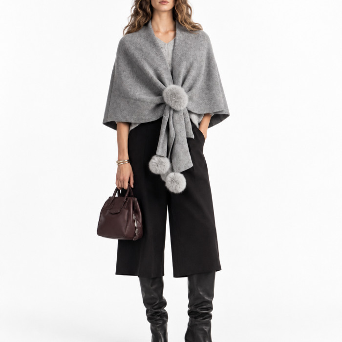 Capa cruzada Lemaille gris con borlas de pelo de frente