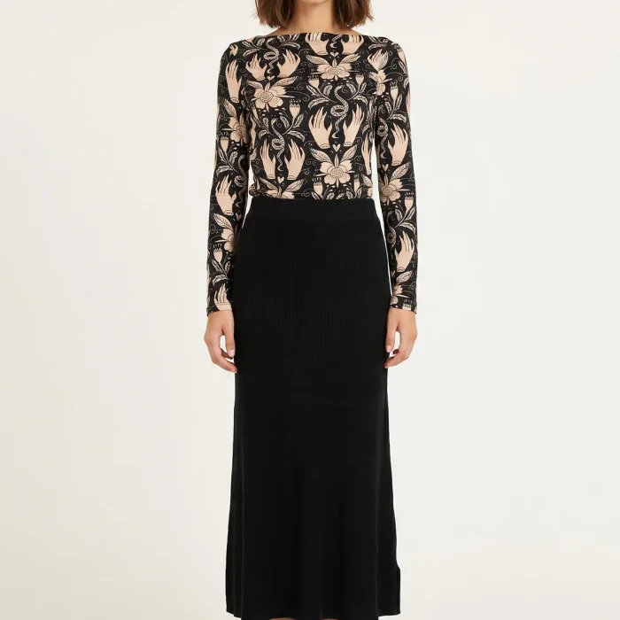Falda midi negra de punto canalé Pepa Loves vista de frente