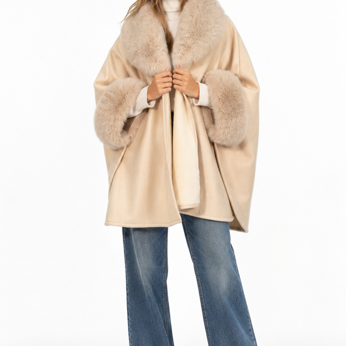 Poncho capa Kahyra beige con cuello y puños de pelo talla única