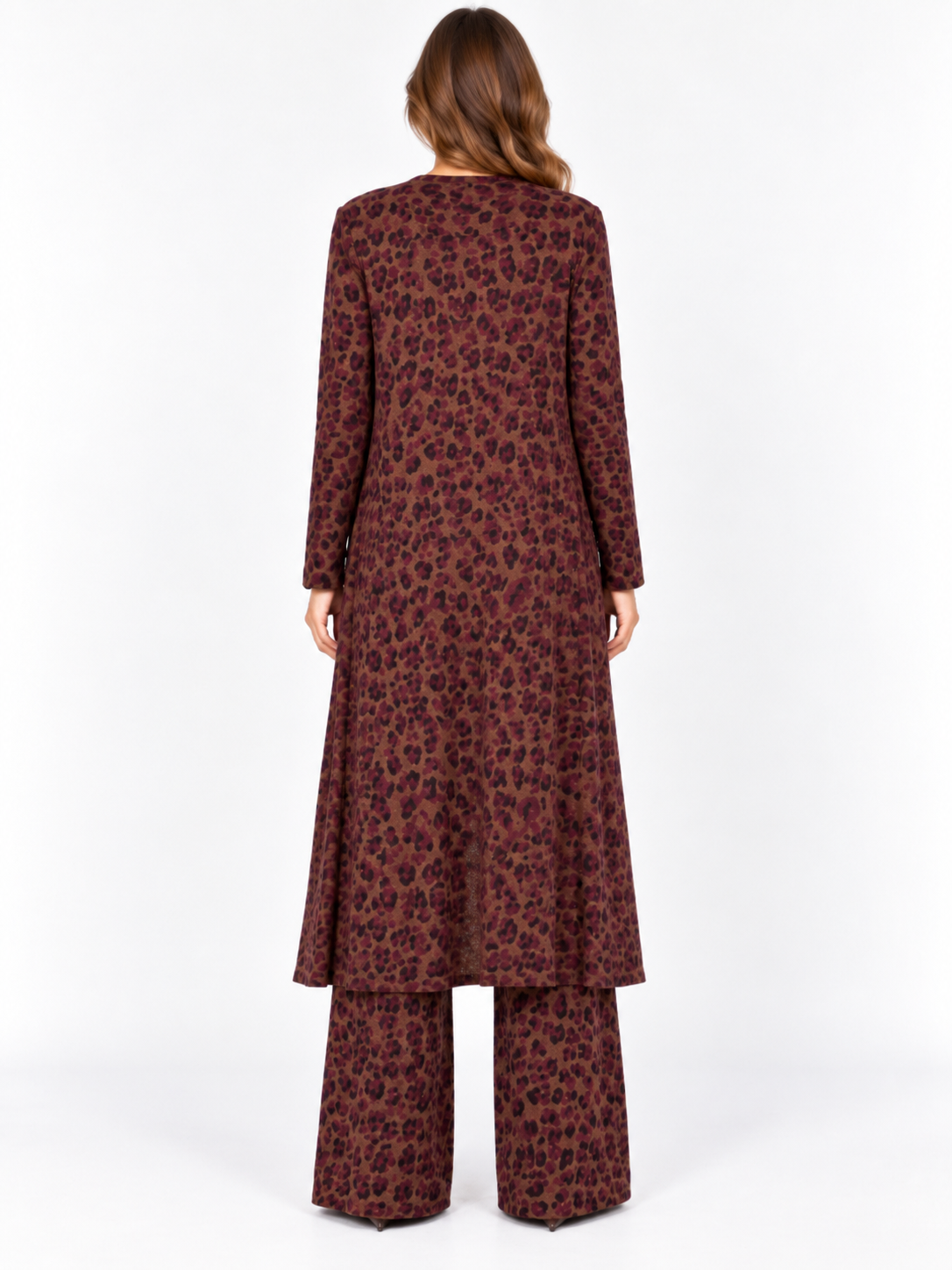 Conjunto Kahyra kimono y pantalón leopardo de espaldas