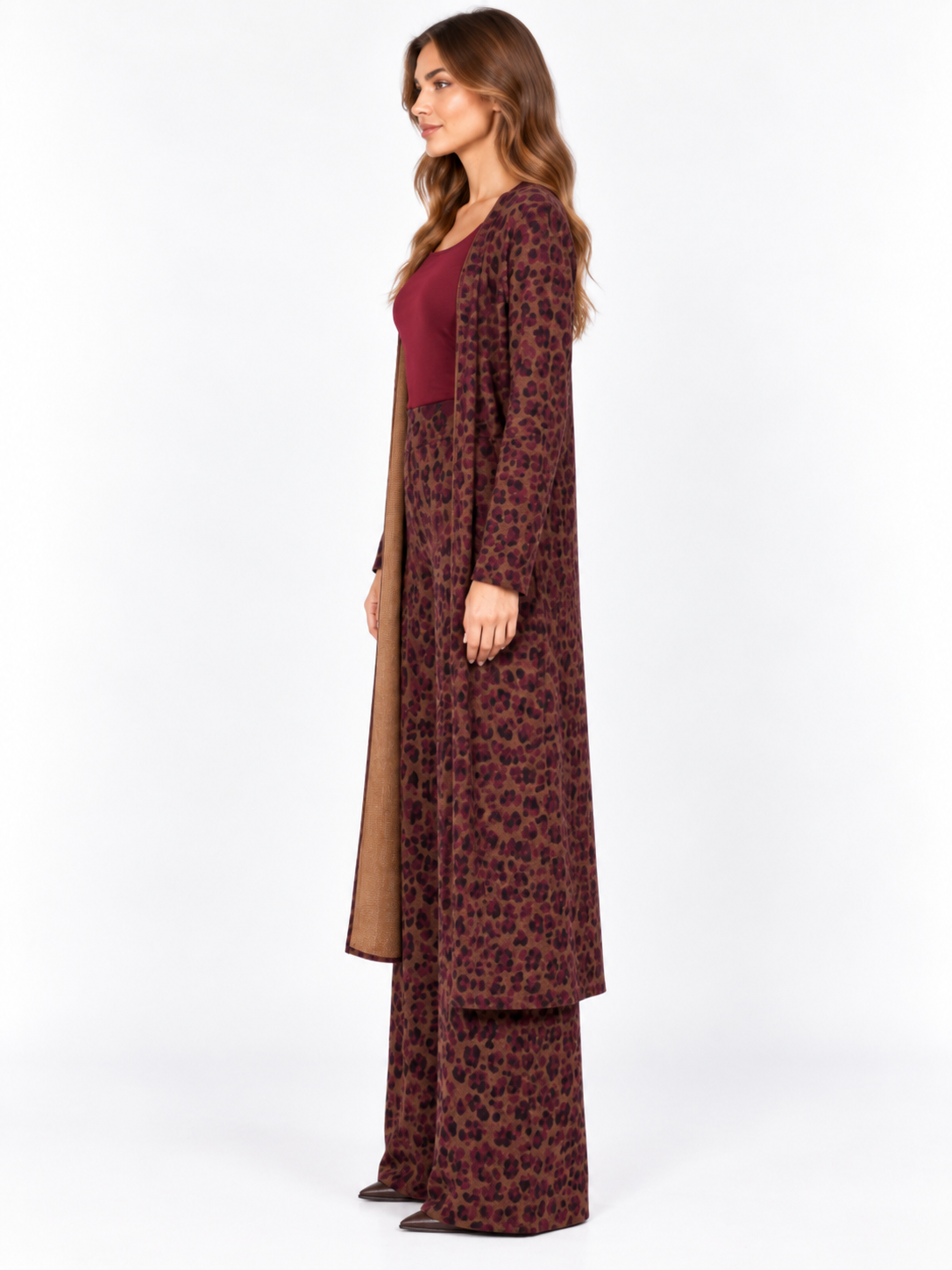Conjunto Kahyra kimono y pantalón leopardo de perfil